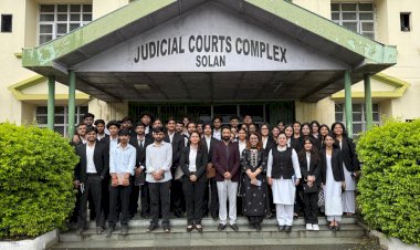 सोलन में लोक अदालत के दौरे के दौरान लीगल एड क्लिनिक के छात्रों को कोर्टरूम का अनुभव