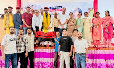 अनुराग ठाकुर ने 'फिट इंडिया मूवमेंट' को बढ़ावा देने लिए नादौन में खेल उपकरण बांटे