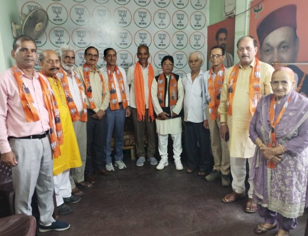 भाजपा वरिष्ठ नागरिक प्रकोष्ठ की बैठक हमीरपुर पार्टी कार्यालय में संपन्न
