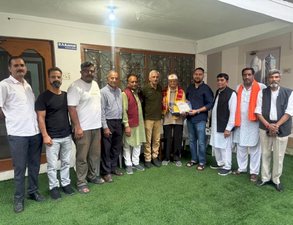 शिक्षक दिवस पर विधायक आशीष शर्मा ने शिक्षकों को घर-घर जाकर किया सम्मानित