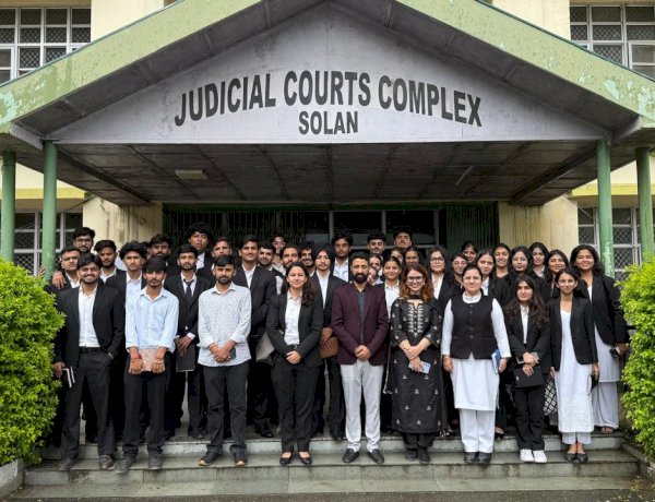 सोलन में लोक अदालत के दौरे के दौरान लीगल एड क्लिनिक के छात्रों को कोर्टरूम का अनुभव