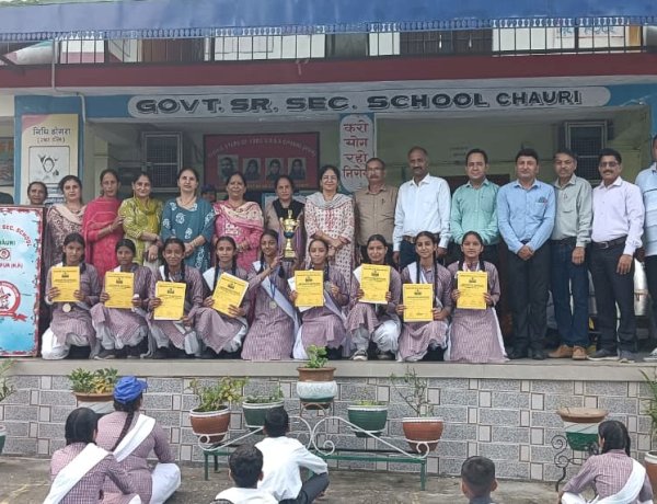 हिंदी पखवाड़ा प्रतियोगिता व कबड्डी में छाई चौरी स्कूल की छात्राएं