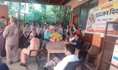 अंतर्राष्ट्रीय वृद्धजन दिवस पर नागरिक वरिष्ठ केंद्र हमीरपुर में वरिष्ठजनों से किया संवाद