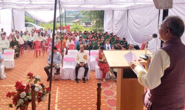 बुजुर्गों से संबंधित सेवाओं एवं कार्यों को सर्वोच्च प्राथमिकता दें अधिकारी : सुनील शर्मा बिट्टू