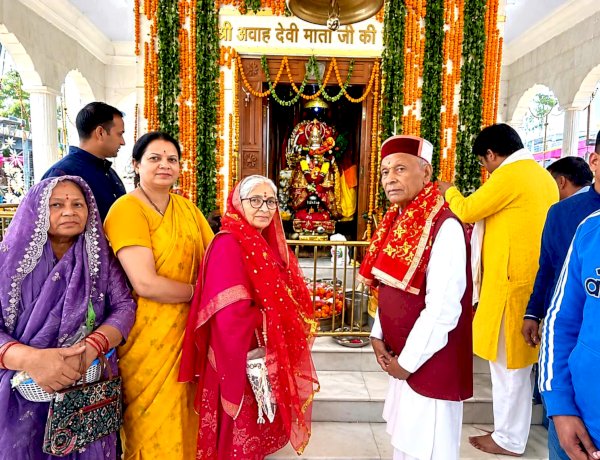 माता अवाहदेवी मंदिर में पूर्व मुख्यमंत्री प्रो. प्रेम कुमार धूमल ने नवाया शीश, जनकल्याण और सुख-समृद्धि की कामना की