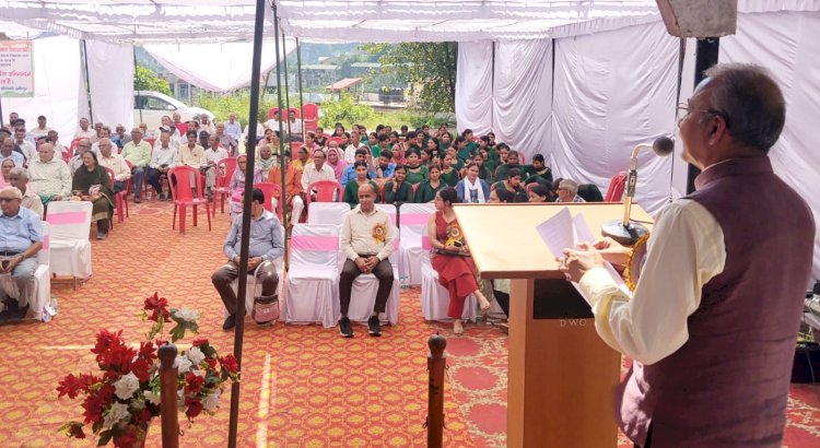 बुजुर्गों से संबंधित सेवाओं एवं कार्यों को सर्वोच्च प्राथमिकता दें अधिकारी : सुनील शर्मा बिट्टू